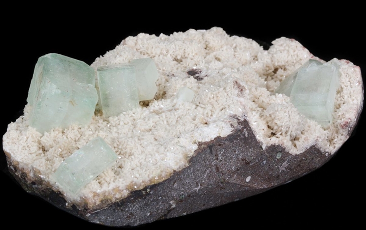 Facts About Heulandite Meanings Properties And Benefits