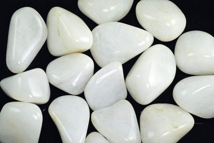 Facts About Snow Quartz: Meanings, Properties, and Benefits