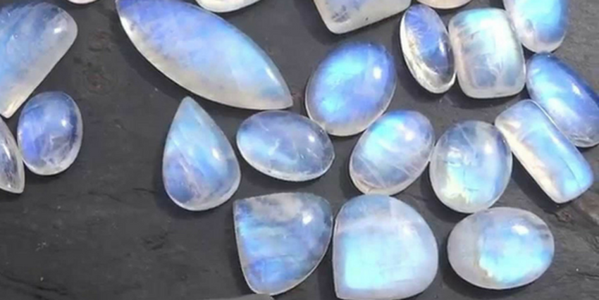 Rainbow Moonstone: Meanings, Properties, and Benefits