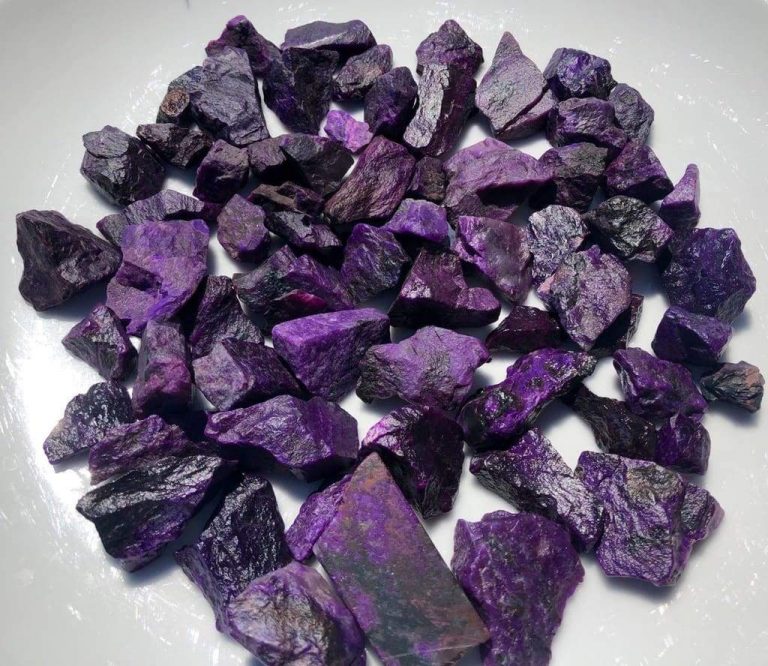 Crystal Combinations for Sugilite
