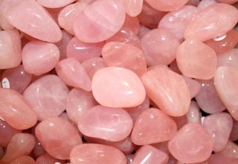 The 5 Best Crystal Combinations For Rose Quartz