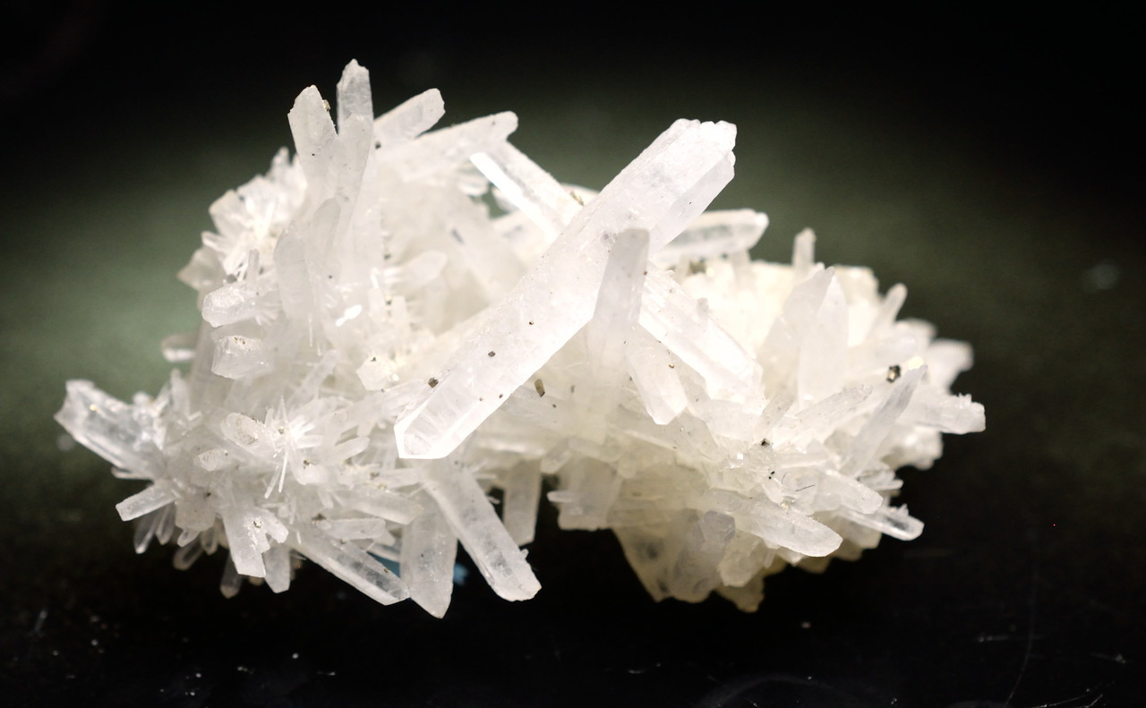 White and Clear Crystals Stone – Meanings, Properties & Benefits